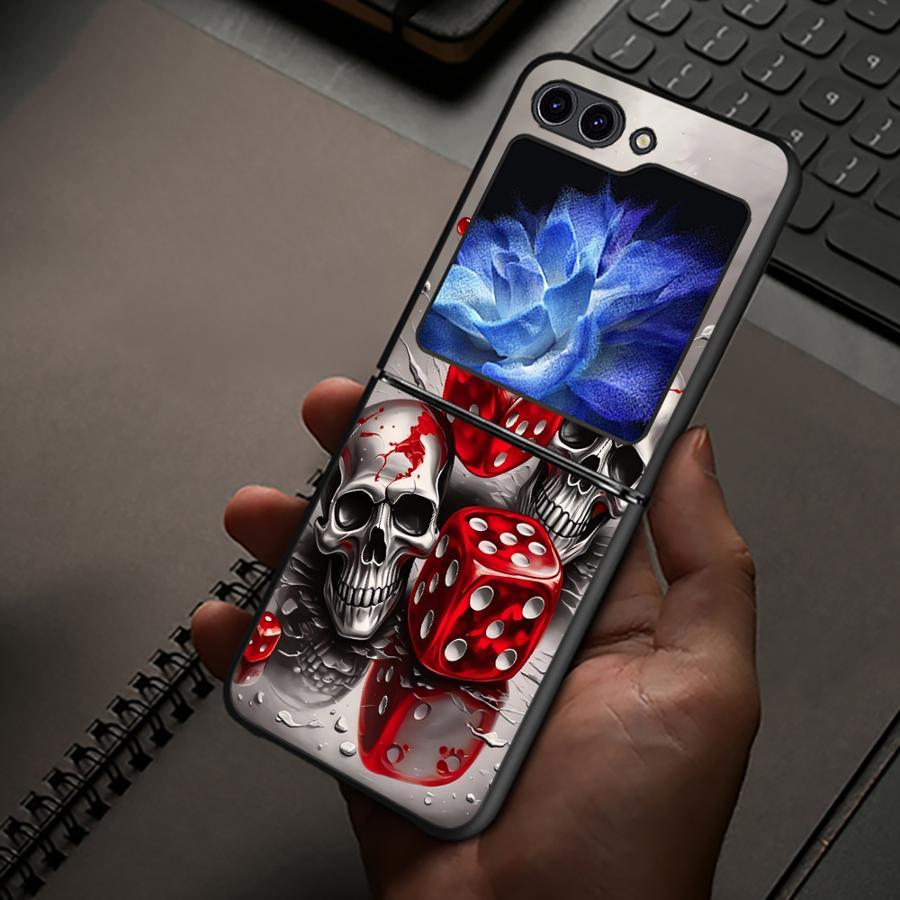 E-shop Handyhülle - Handyhülle passend für Samsung Galaxy Z Flip 5/6 Z Flip 7 6 5 4 3 Z Flip 3/4 ZFLIP7 Zflip 5G Harte Rückseite Schädel und Würfel