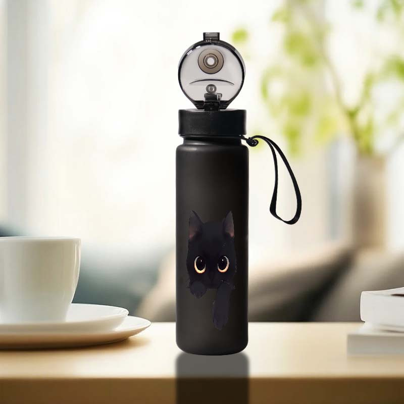 750ml/25.4oz Bouteille de voyage en forme de visage de chat noir - Design de chat mignon avec des yeux expressifs, couvercle étanche et boucle de transport - Tasse en PC durable pour le bureau, le camping, les cadeaux de remise des diplômes - Parfait pour les amateurs de chats et l'utilisation quotidienne, Bouteille d'eau de chat noir, Tasse de voyage à café