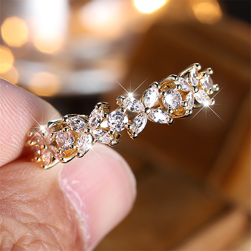 Elegant Floral Design Synthetic Zirconia Floral Ring