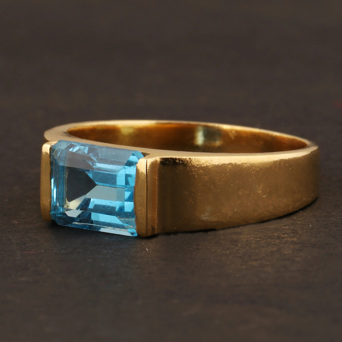 Fashionable Sparkling Women's Ring, Timeless Elegance