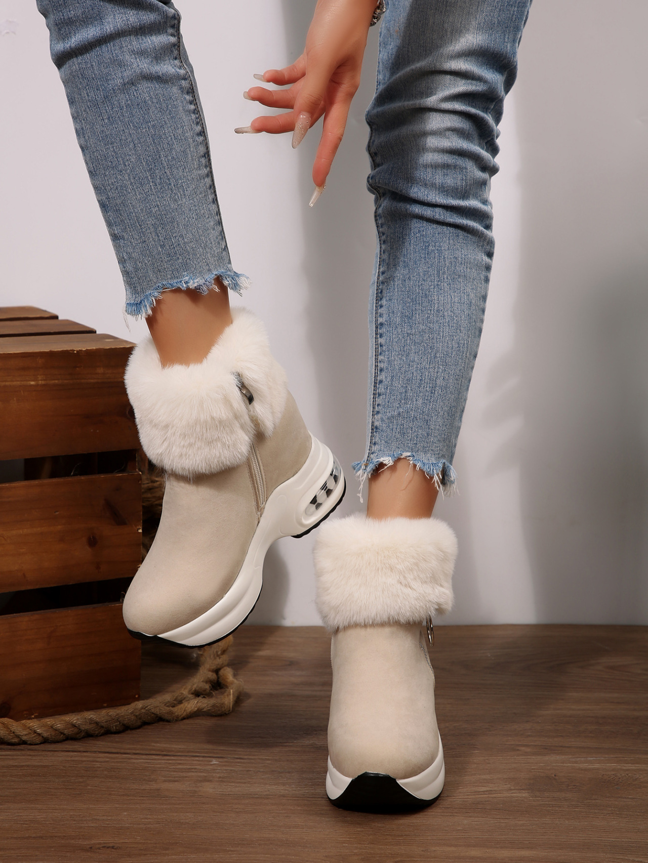 女士冬季保暖雪地靴，侧拉链设计，内衬抓绒 - 厚底坡跟，棕色/白色/黑色/灰色 - 防滑PVC鞋底，冷天、雪地及冰面缓震鞋垫 - 韩式冬季鞋，适合日常与正式装扮