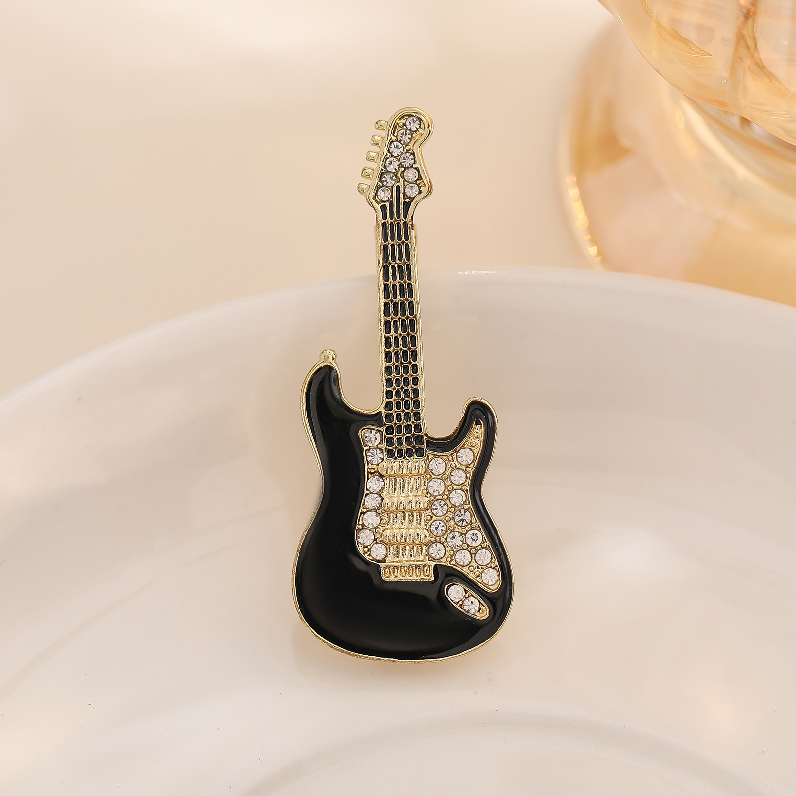 TEMU Nouvelle Broche Guitare Fine Flash avec Style Avancé et Cool, Accessoires de Vêtements Tendance et Personnalisés, Cadeaux pour Hommes et Femmes
