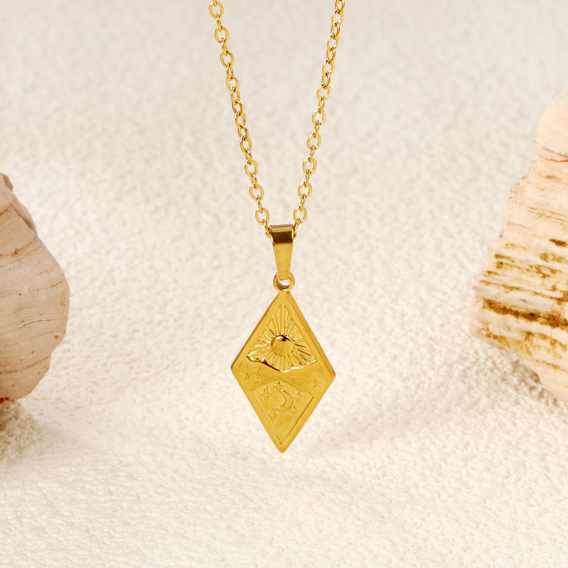 Women's Vintage Artistic Square Pendant Necklace
