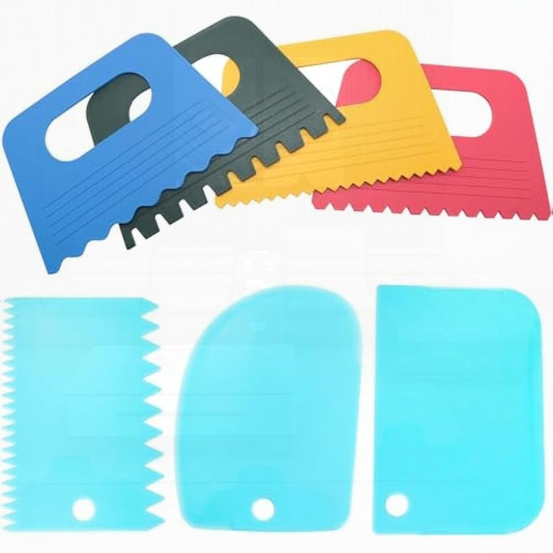 Image of Set Of 7 Thick Plastic Scrapers Measuring 5.04x3.15 Inches, Designed For Oil Painting. This Colorful Palette Set Includes 4 Different Scrapers For Working With Pigments, Ideal For Artists
