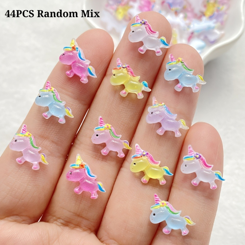 TEMU 44pcs Mini Breloques d'Ongles en Résine, Chevaux et Licornes de Dessin Animé Colorés et - Pierres Plates Mélées et Mignonnes, Idéales pour les