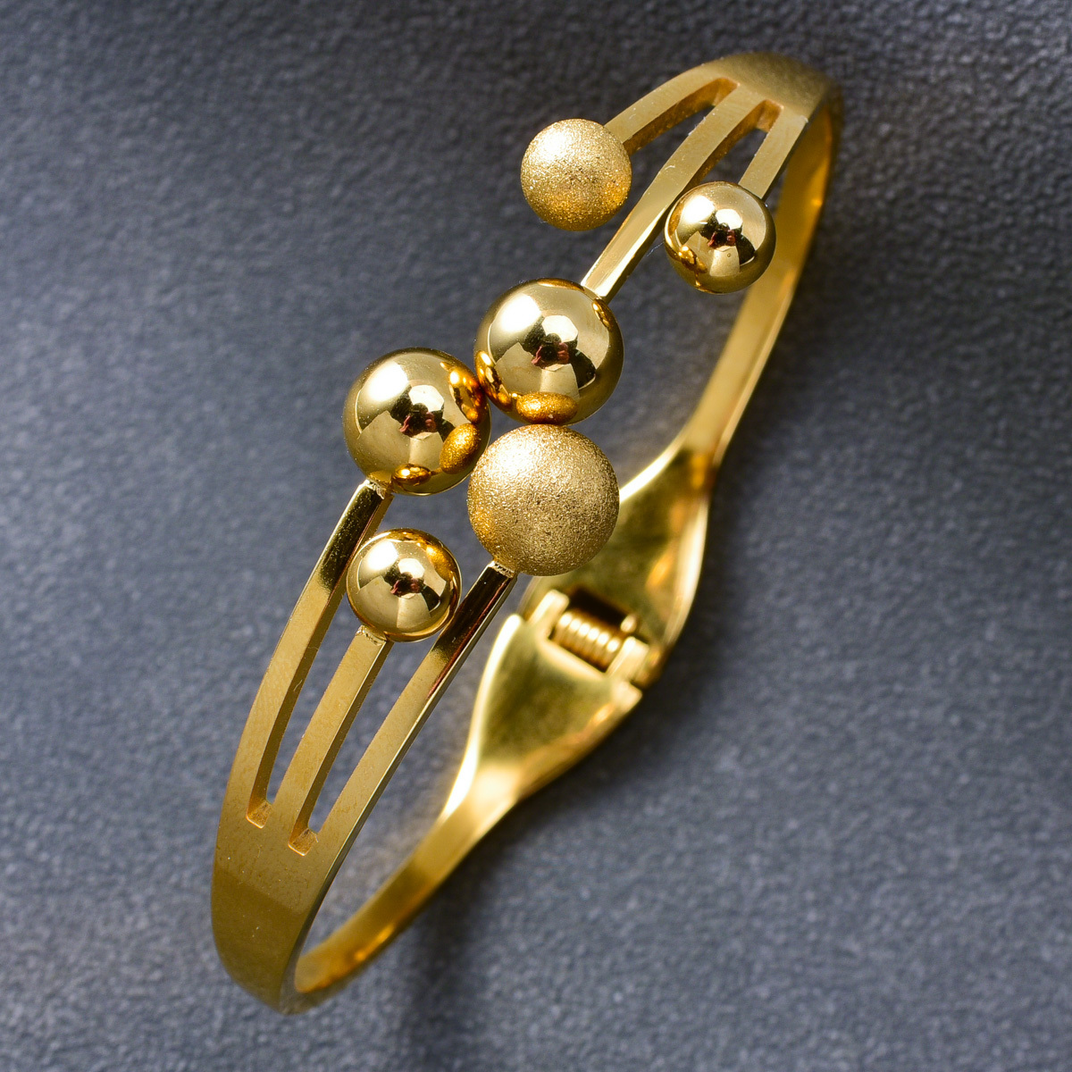 A Unique Design Stainless Steel Bracelet Featuring a Vintage Geometric Round Ball, Suitable for Everyday Wear for Both Men And Women