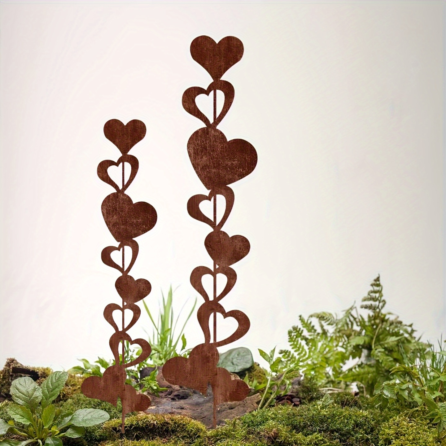 E-shop Zwei rustikale herzförmige Gartendekorationen aus Metall - Blumendesign mit Herz, für Muttertag, Ostern, Weihnachten | Ein ideales Geschenk für