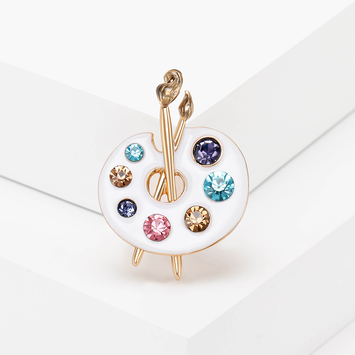 Image of Artistic Palette Brooch With Gemstone And Golden Accents, Creative-themed Jewelry For Women, Perfect For Charm To Outfits, Ideal Gift For Statement Style And Fashion Enthusiasts