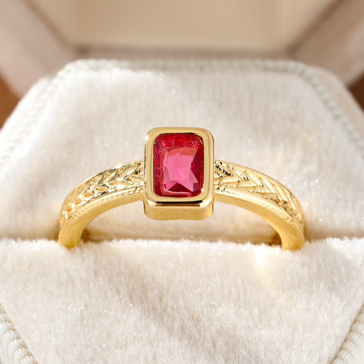 Women's Wheat Bundle Relief Pattern Ring with Synthetic Gemstone