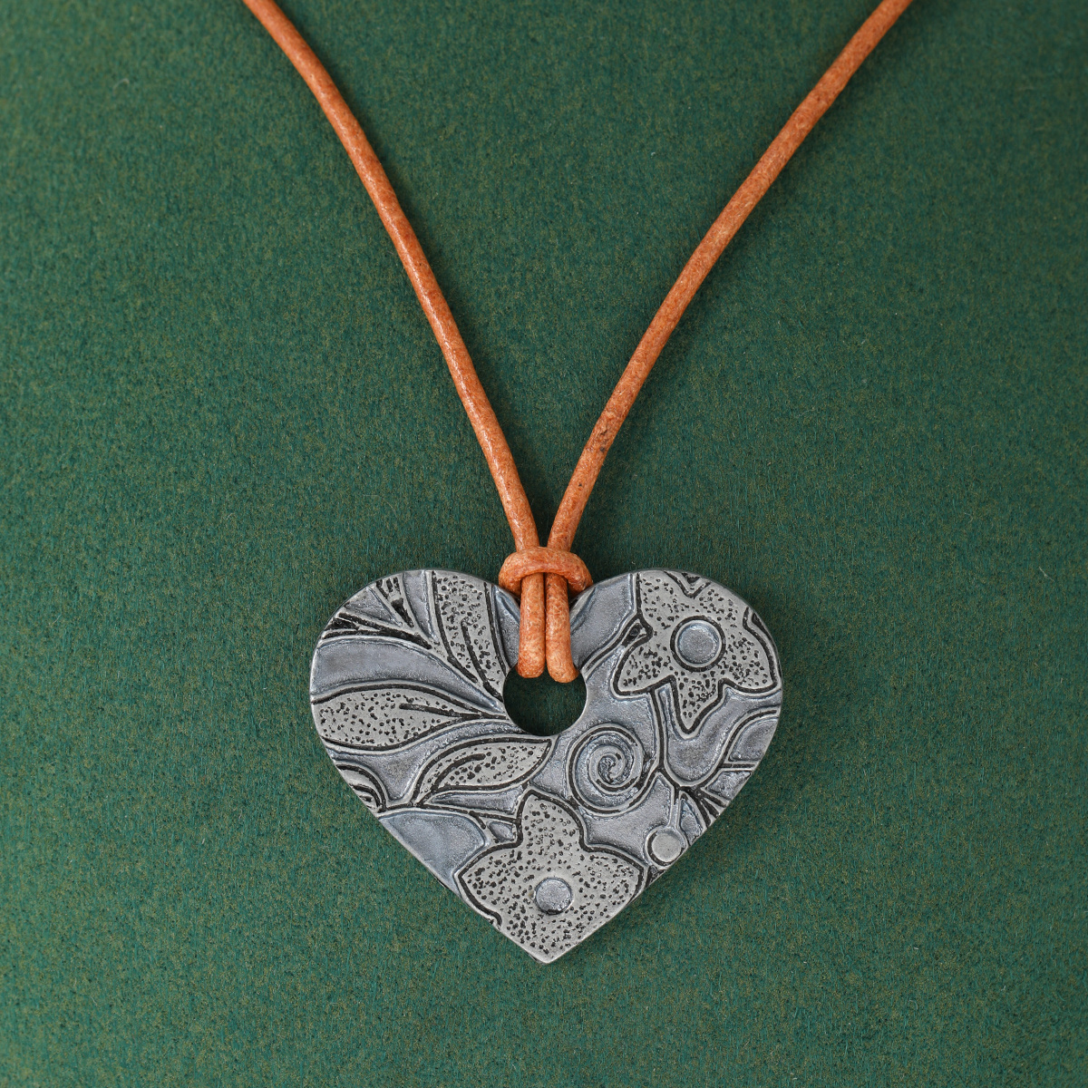 TEMU Collier à cordon style bohème vintage avec motif en de fleurs, feuilles et cœurs, accessoire polyvalent pour femme pour les quotidiens, les