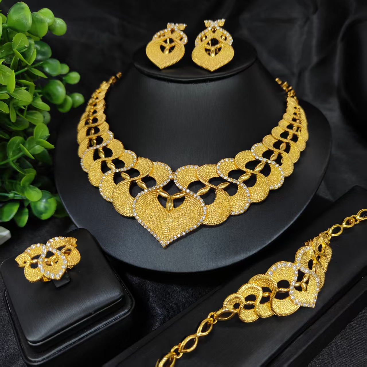 Set Of 4 Jewelry Items For Dubai Bride, Including A Necklace, A Ring, A Pair Of Earrings, And A Bracelet, Perfect For Wedding Gifts And Additions