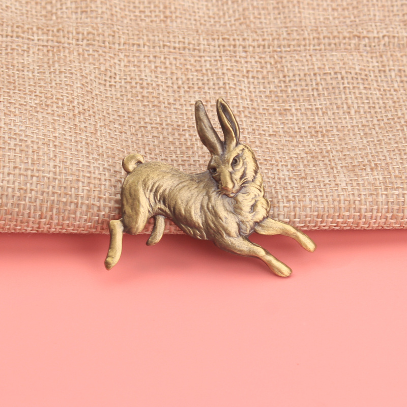 Image of A Retro And High-end Rabbit-themed Pin, A Metal Brooch Featuring A Cartoon Animal Design