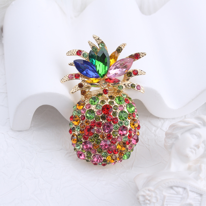 Image of 1pc Rhinestone Pineapple Brooch | Delicate Ladies' Jewelry With Retro And , Ideal For Scarves, Jackets, Bags, And Wedding Parties, Made Of Alloy