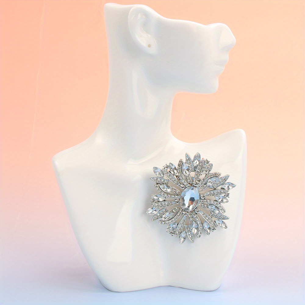 E-shop Exklusiver Blumen-Design Brosche mit Lochmuster für Damen Herren, Hochzeits-, Party- Urlaubsgeschenk, Paargeschenke, Vintage , Feinmeisterhaft