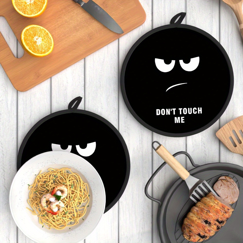 2pcs 20.32*20.32 cm Heat Resistant Potholders Black and White Funny Letters Cooking Accessories Household Microwave Insulation Pads Suitable for Pots/Bowls/Spoon/Cup and Baking Trays Kitchen Decoration FE