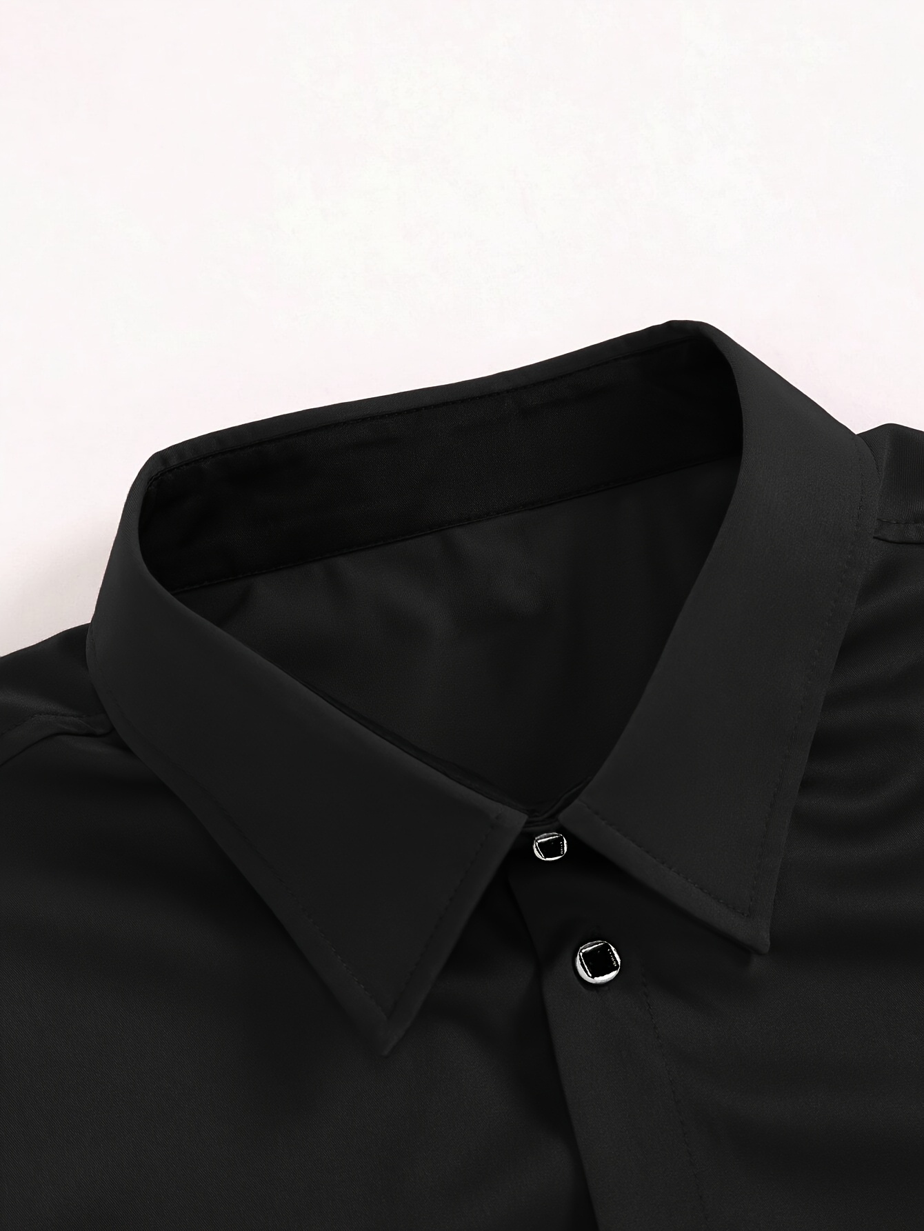 Camisa negra de manga larga para hombre con diseño geométrico - Corte ajustado, material de poliéster ligero, ideal para eventos casuales o formales, top versátil | Look elegante | Tacto suave