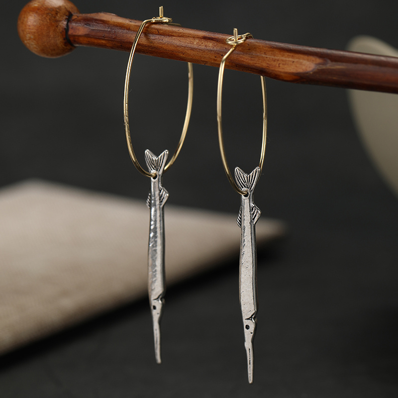 Image of Vintage Small Fish Pendant Women's Earrings, With A Literary And Artistic Style, Suitable For Daily Vacations, Gatherings, Leisure, Versatile And Personalized Additions