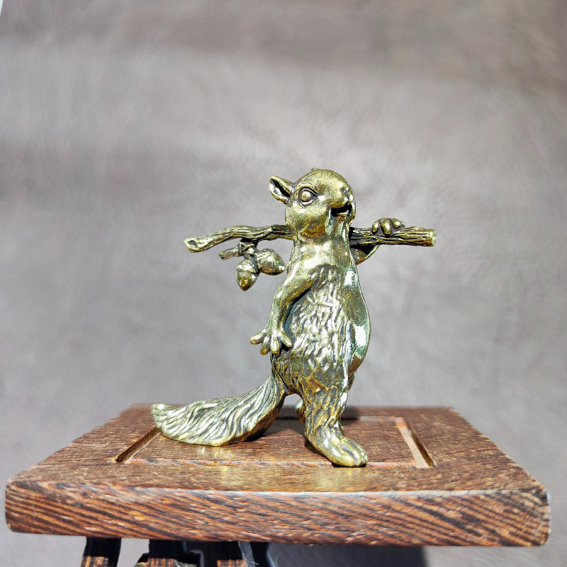 TEMU Brass Squirrel Carrying Decorative Statue | Versatile For Indoor And Outdoor, Ideal For Christmas, Halloween, Easter, Hanukkah, Thanksgiving