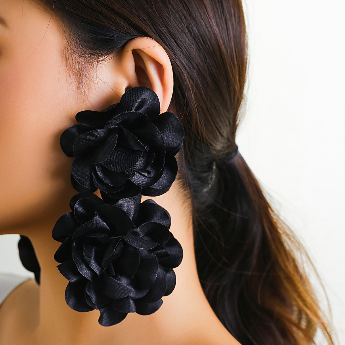 

Chic Long Floral Clip-on Earrings With Sparkling Rhinestones - Tassel Design For Parties & Events, Alloy Material