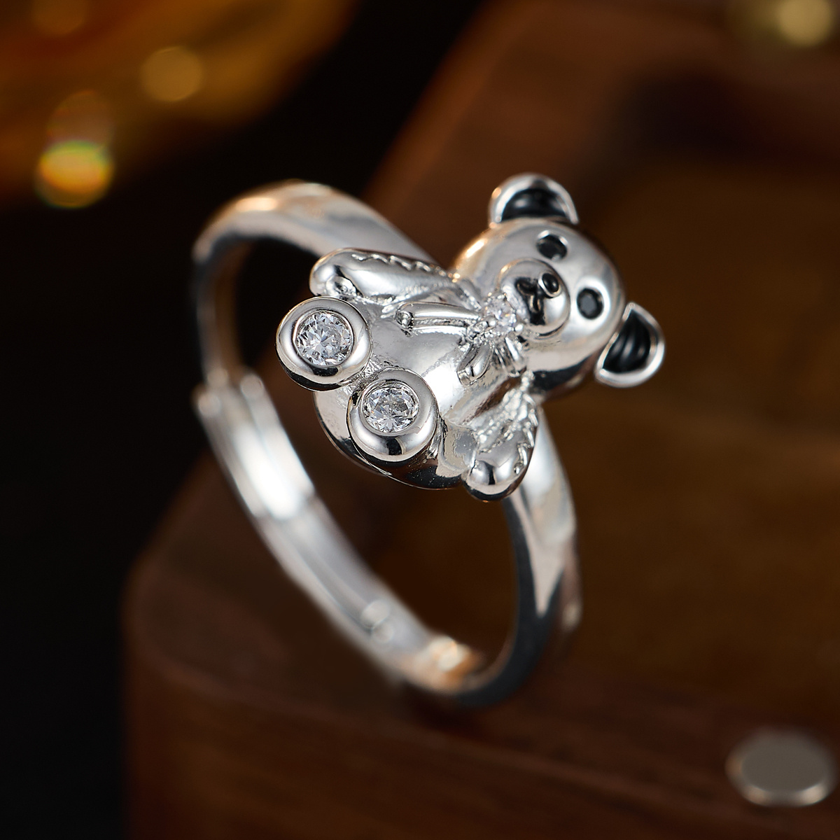 Cute Adjustable Women's Ring with Bow Details and Zirconia Inlay