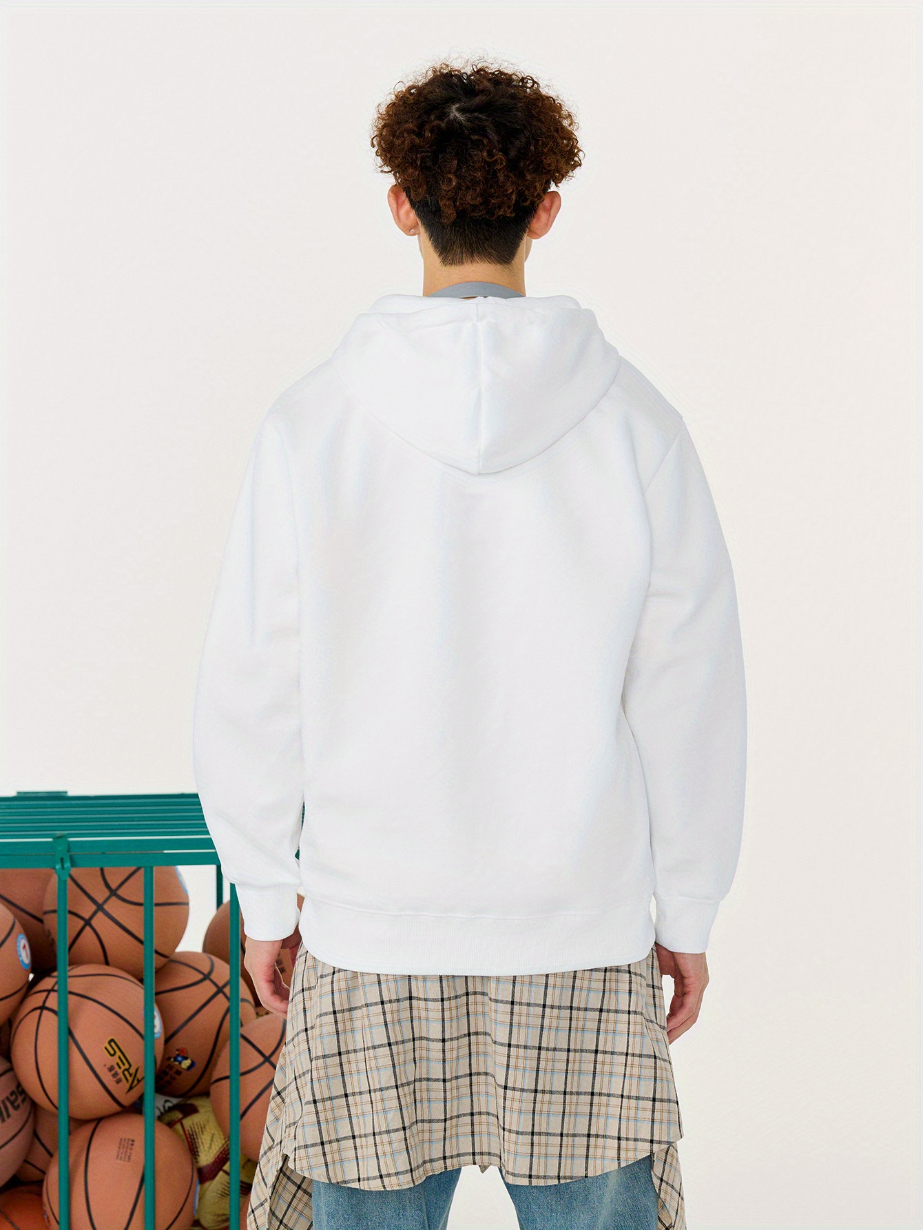 男士白色纯色连帽毛衣 - 极简主义纯色套头毛衣，光滑质感，柔软针织般触感，可机洗，春秋叠穿必备，休闲与半正式穿着，无扣/拉链设计 - 长袖常规版型，光滑质感，适合叠穿，宽松版型，适合春秋季节，白色，极简设计, 男士运动衫,男士连帽衫 5