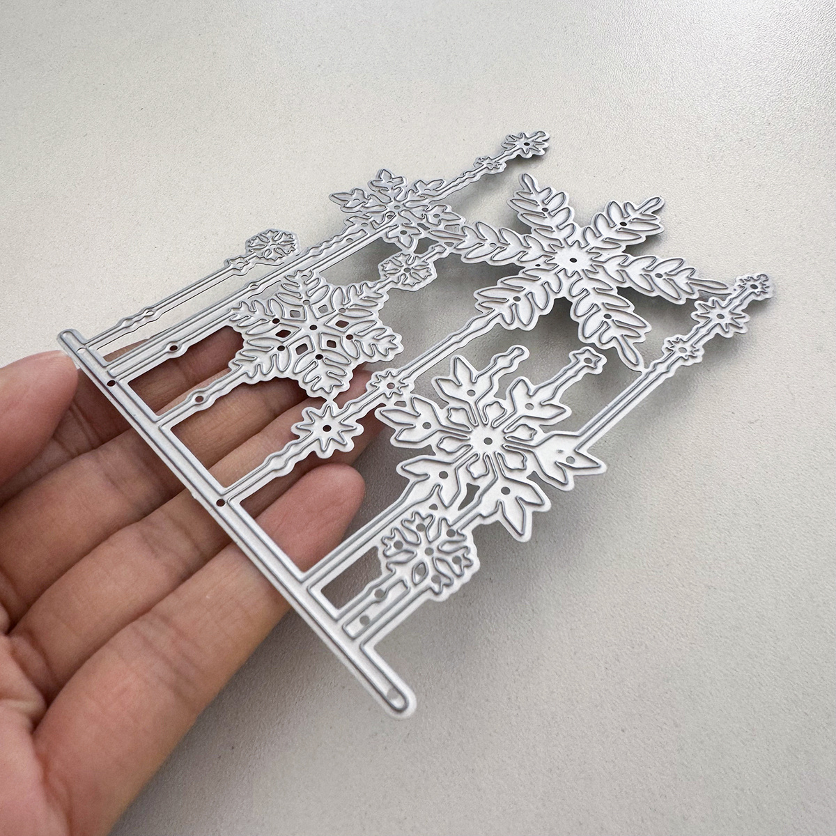 TEMU Original Winter Christmas Snowflake & Lace Border Metal Cutting Dies - Compatible For Die-cutting Machines (e.g. Craft Die-), Diy Scrapbooking,