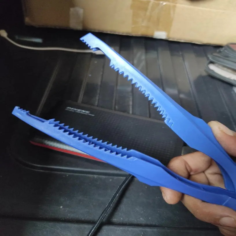 TEMU ルアープライヤー フィッシングクランプ フィッシュグリッパー 魚取り扱いツール 魚コンツール 魚取り器 フィッシュクランプ 滑り止め付きフィッシュプライヤー プラスチック製クランプ 非電動 アウトドア釣り愛好家向けツール