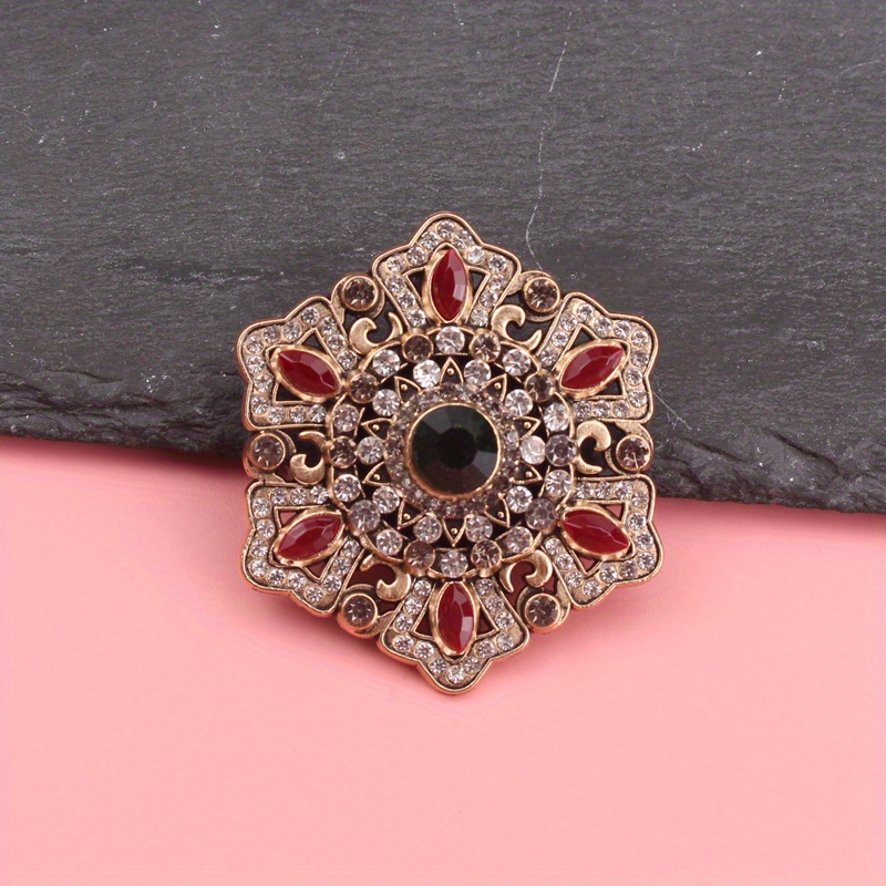 Fashion Baroque Court Retro Brooch Individual Hollow Badge Corsage