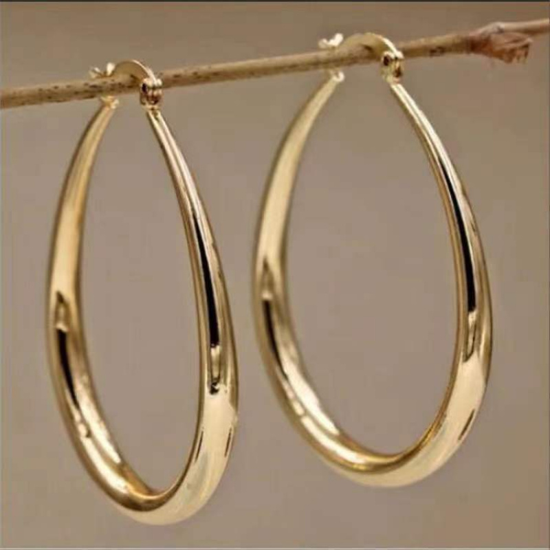 

1 Pair Fashionable Smooth Hoop Earrings For Women, 18k Gold Plated Alloy, Hypoallergenic Ear Needle, Wear Jewelry