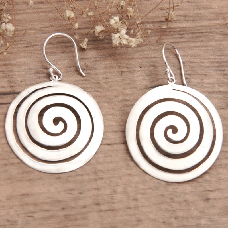 Women's Retro Spiral Hoop Circular Earrings, Versatile Gift