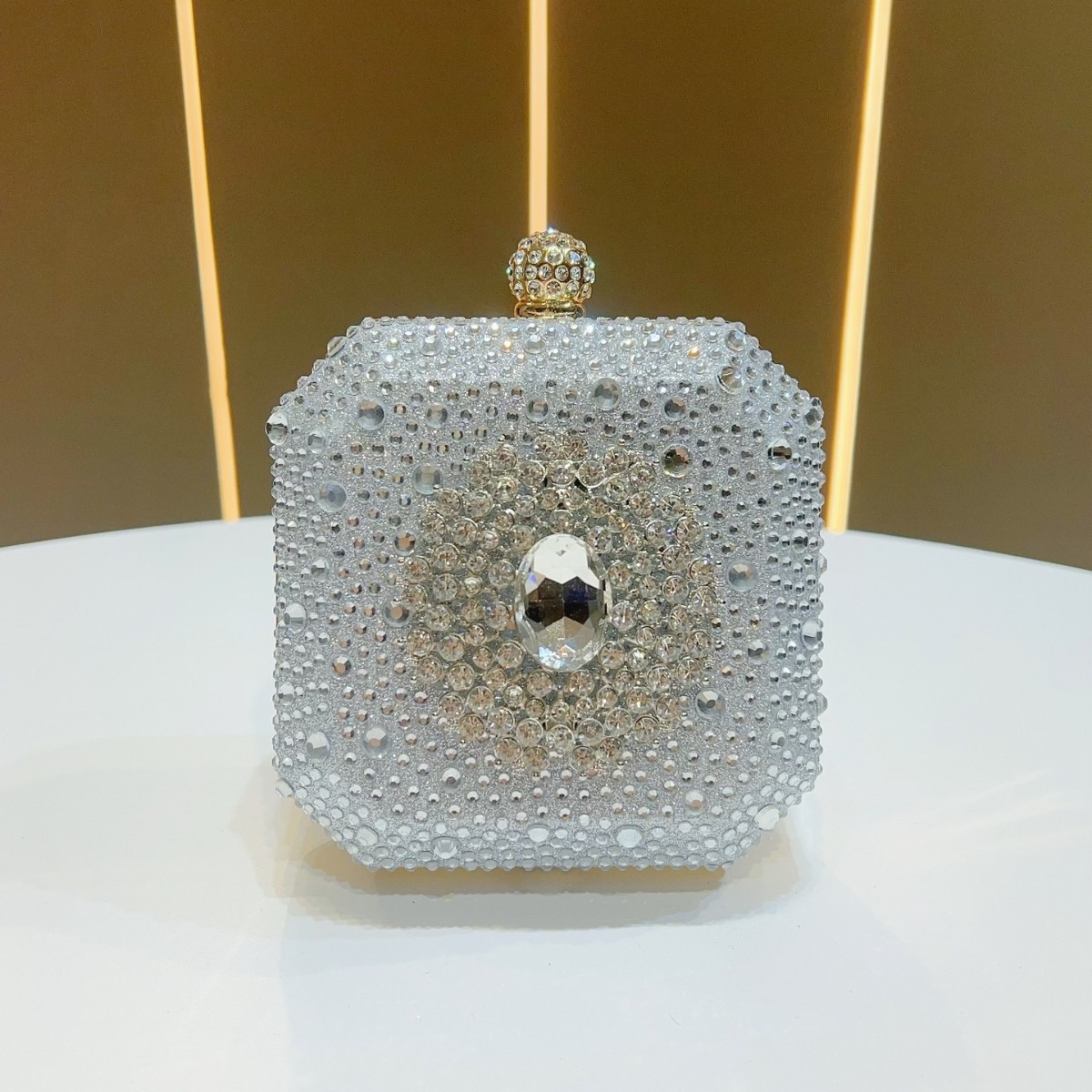 Image of A Luxurious Small Handbag With A Dark Green Shiny Rhinestone Clasp, Featuring A Fashionable And Mini For Evening