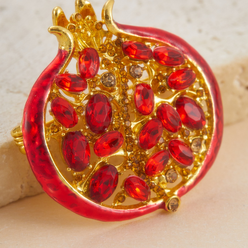 TEMU 1 Broche créative avec un design étincelant en synthétique, nouvelles tendances mode automne/hiver