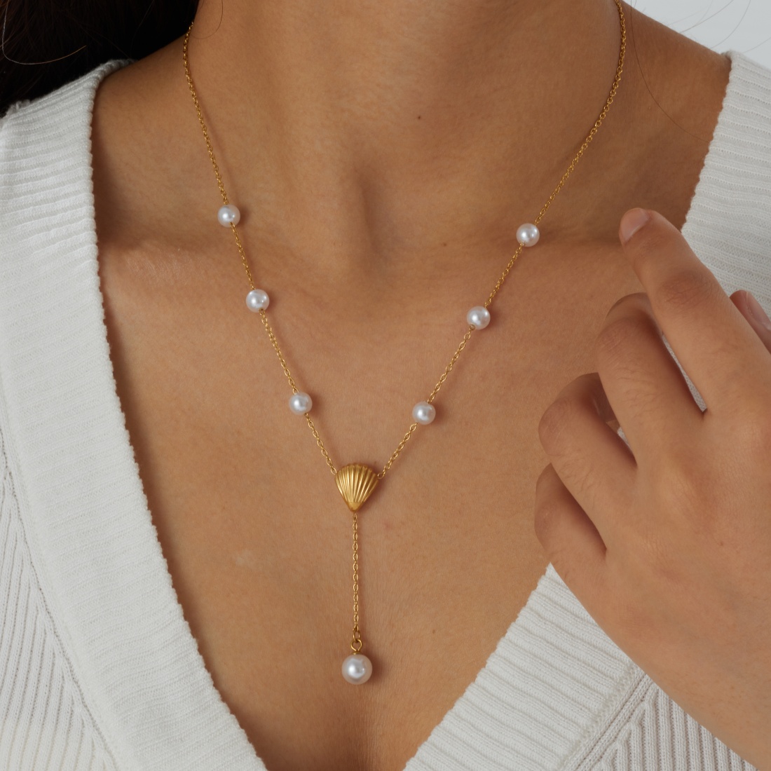 Women's Imitation Shell White Pendant Y-shaped Necklace, Elegant