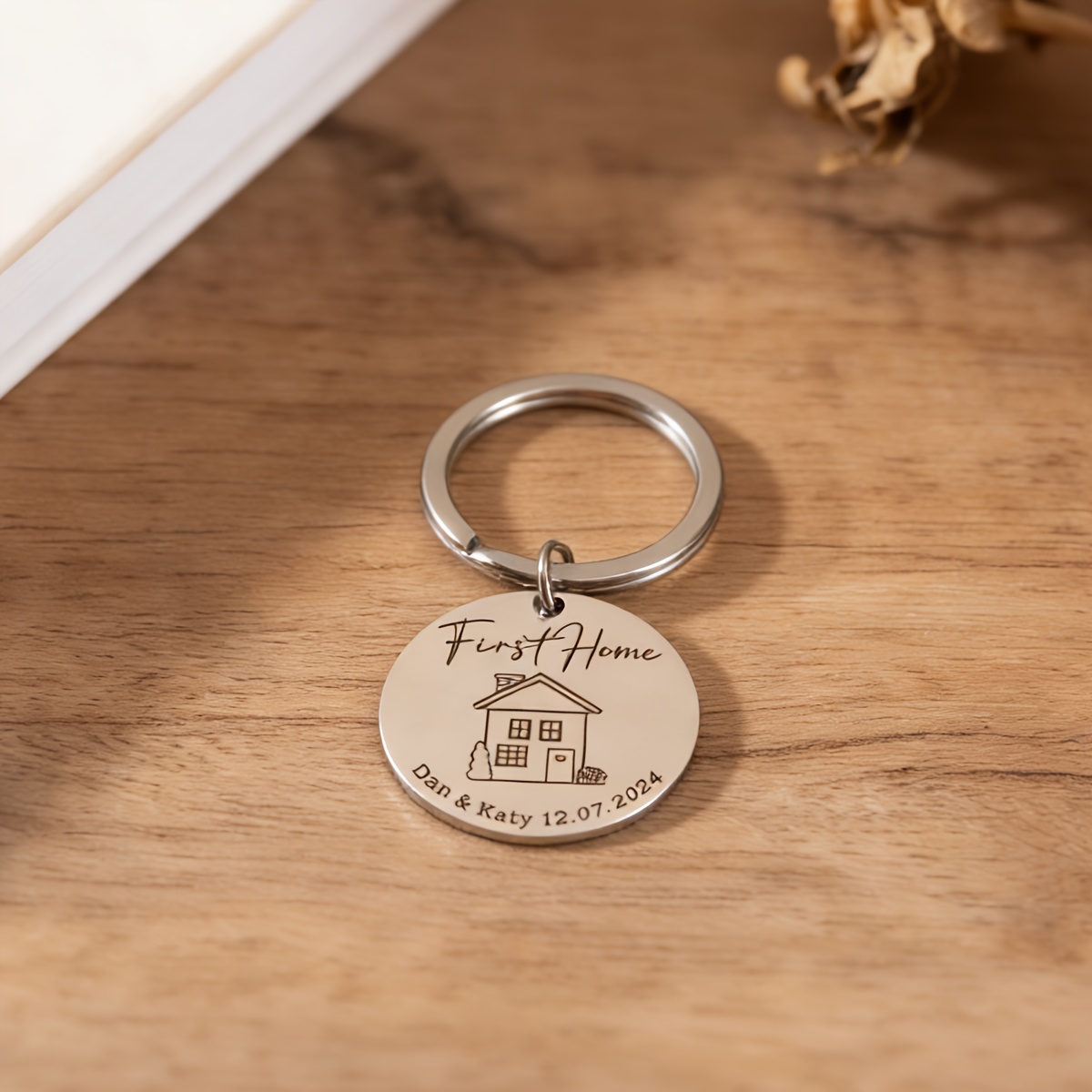 TEMU 1 Gepersonaliseerde Sleutelhanger, Aanpasbaar met Familienaam, Huis, Naam en . Een Herdenkingssleutelhanger als Cadeau voor een Nieuw Huis,