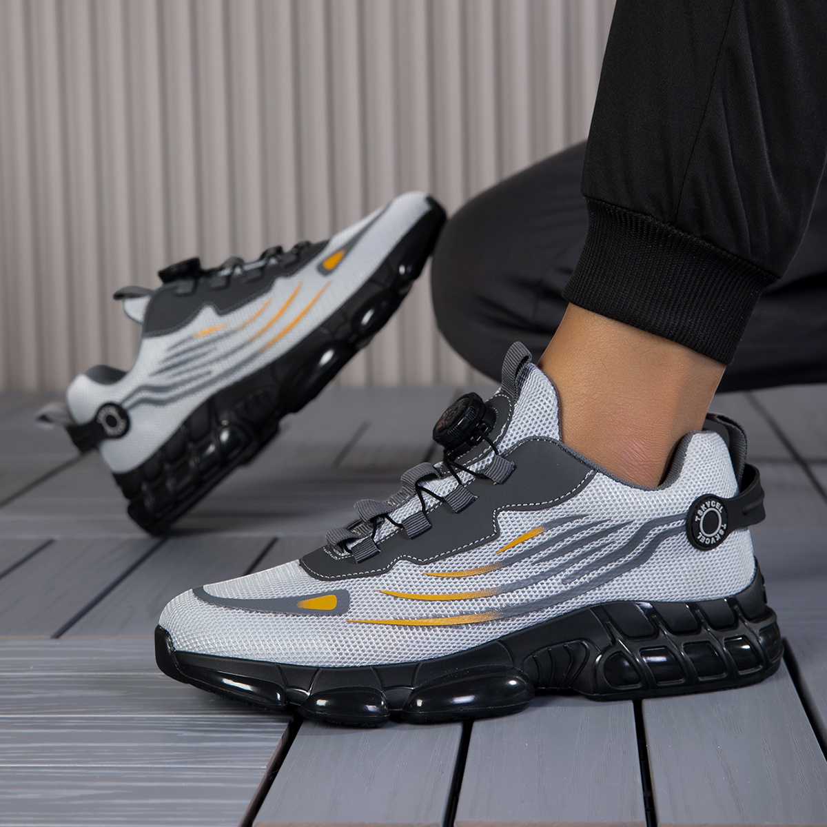 Men's Fashion Casual Sneakers, Lightweight and Breathable Running Shoes with Thick Soles and Rotating Button Design for Daily Commuting, Workouts, and Running