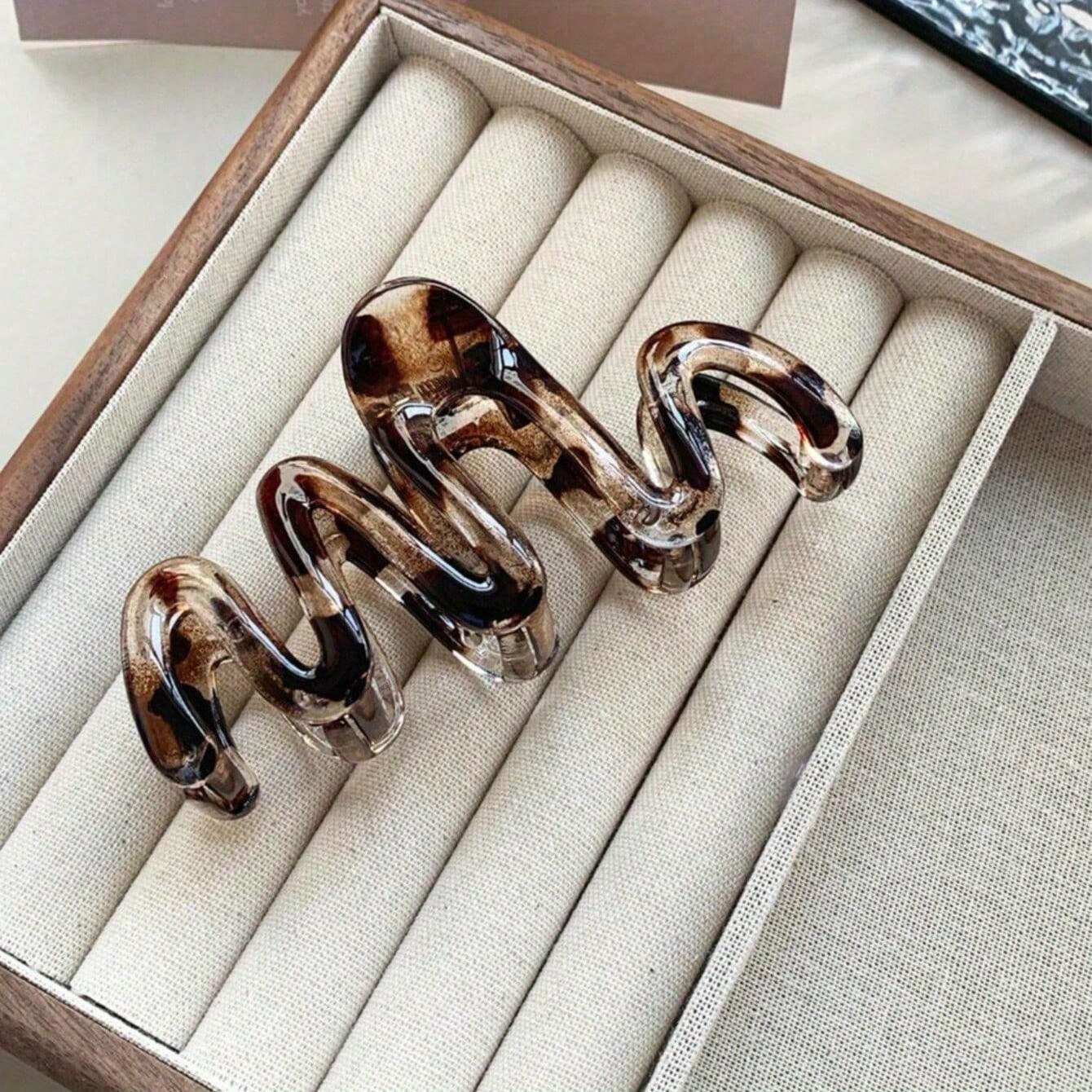 Fashionable And Easy Large Hair Claw Clip, New Autumn And Winter Wavy Design, Workplace Business Party, Easter Gift, Multiple Colors Optional, Long Hair Neat Hair Styling Additions