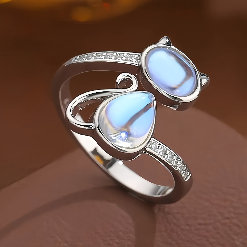 E-shop Damen Verstellbarer Ring mit Synthetischer Mondstein & Katzenanhänger - Elegante Kupferbeschichtete Schmuckstücke & Steinakzent