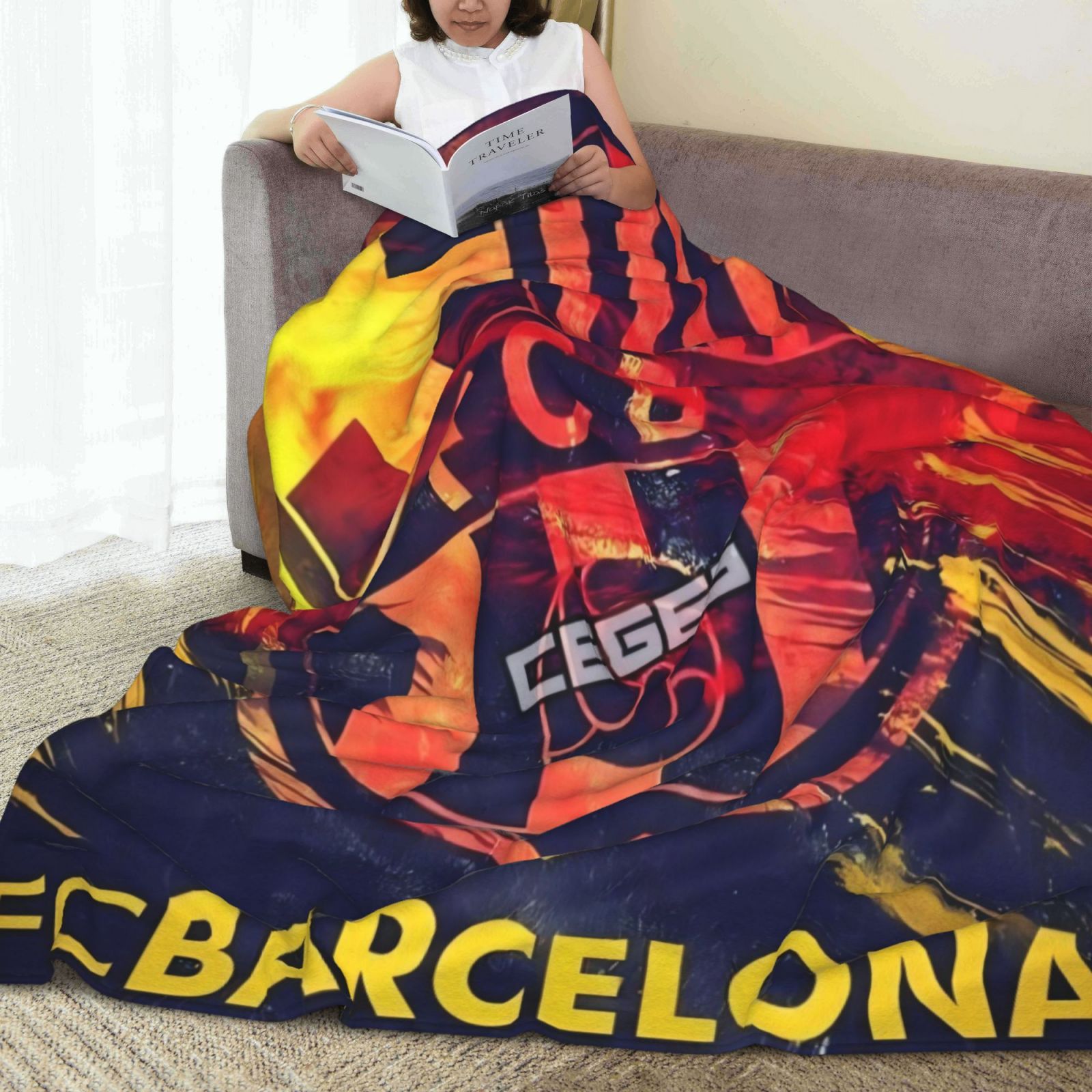 

Barcelona -themed Flannel Blanket - Soft Polyester Knitted Digital Printed Blanket For All , Suitable For Sofa, Bed, Office, Travel, Camping - , 250-300 Grams Per