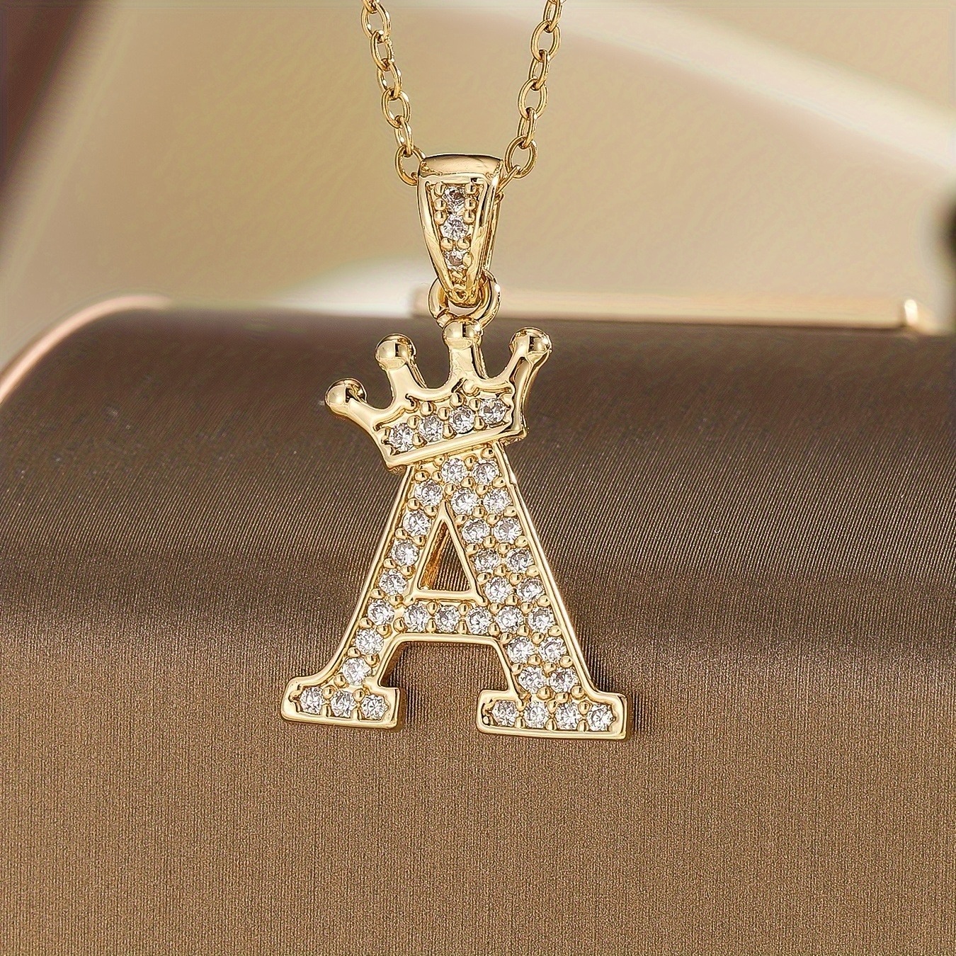 TEMU Collier 1 pièce avec couronne et lettre A en synthétique - Bijou doré élégant, convient pour , la fête des Mères et les occasions spéciales -