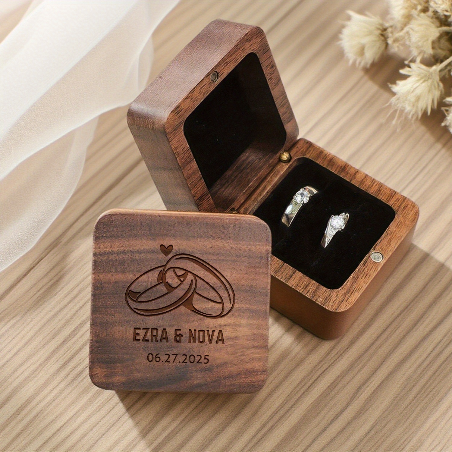 E-shop 1 Stück Personalisierte Paarring-Box mit Herz-Muster, Walnuss Verlobungsringbox, Individuelle Doppelschlitz Holz Hochzeitsringbox,