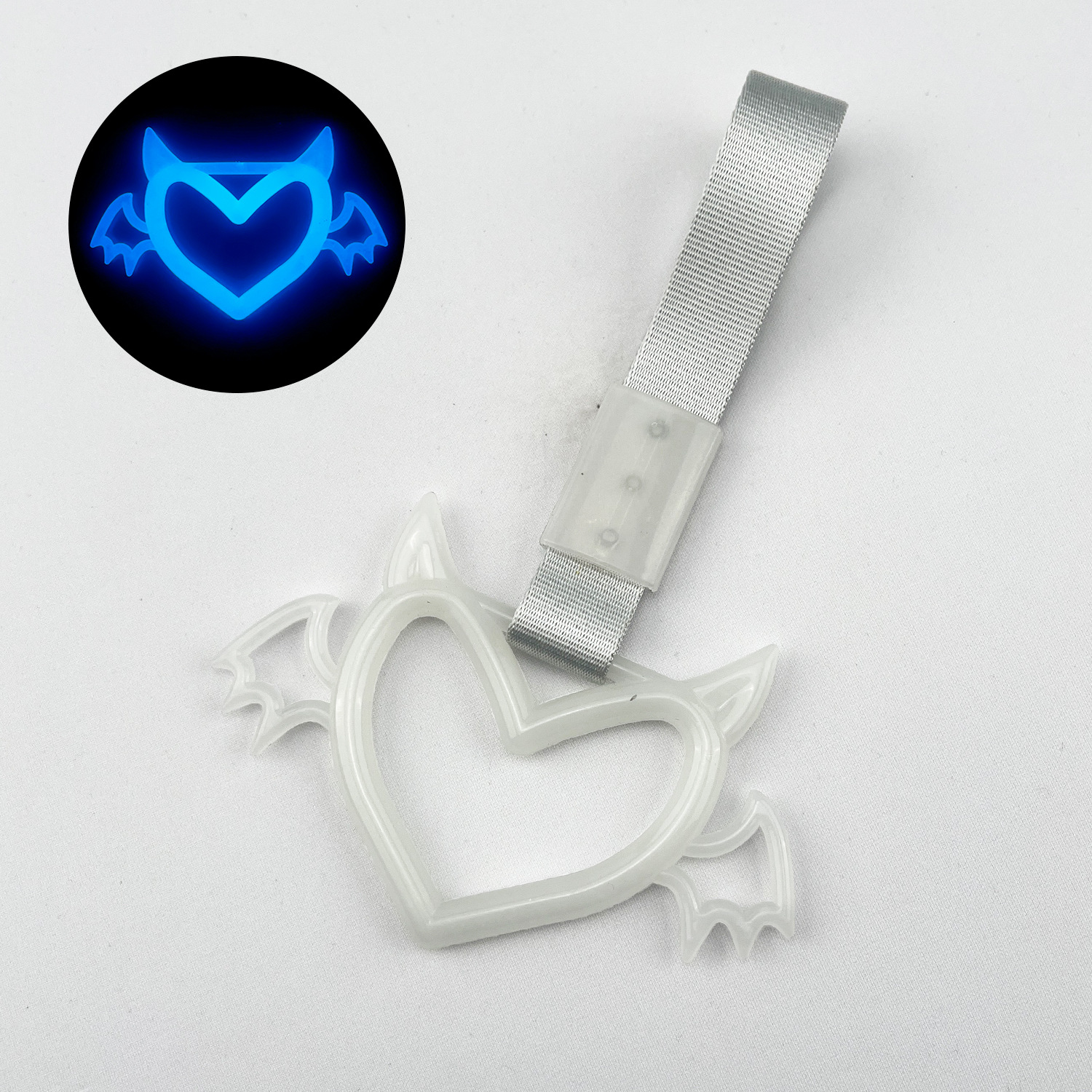 TEMU 1pc Pulling Rope Heart-shaped Ring Night Light Train Hand Strap Drifting Pendant Drifting Car Warning Sign Vehicle Trailer, Car Decoration Item