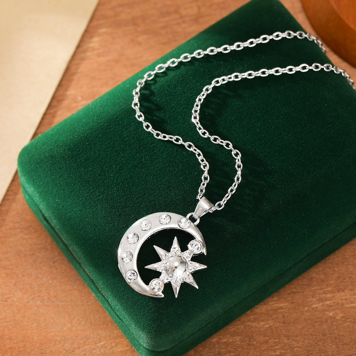 TEMU Vintage Creative Sun And Moon Shining Synthetic Synthetic Zirconia Inlaid Sun And Moon Design Pendant Necklace For Women, Niche Fashion Jewelry