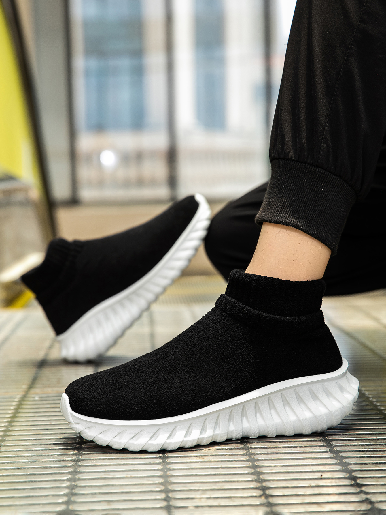 2025 New Autumn And Winter Thick Warm Men'S Fashionable Versatile High-Top Casual Shoes, Lightweight And Comfortable Sports Shoes