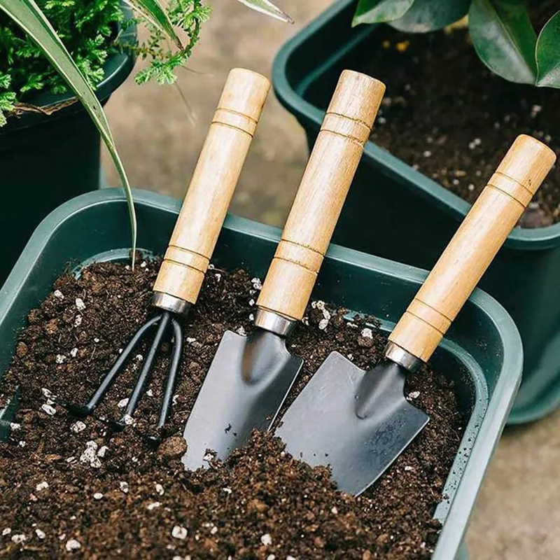 Set of 4 Gardening Tools