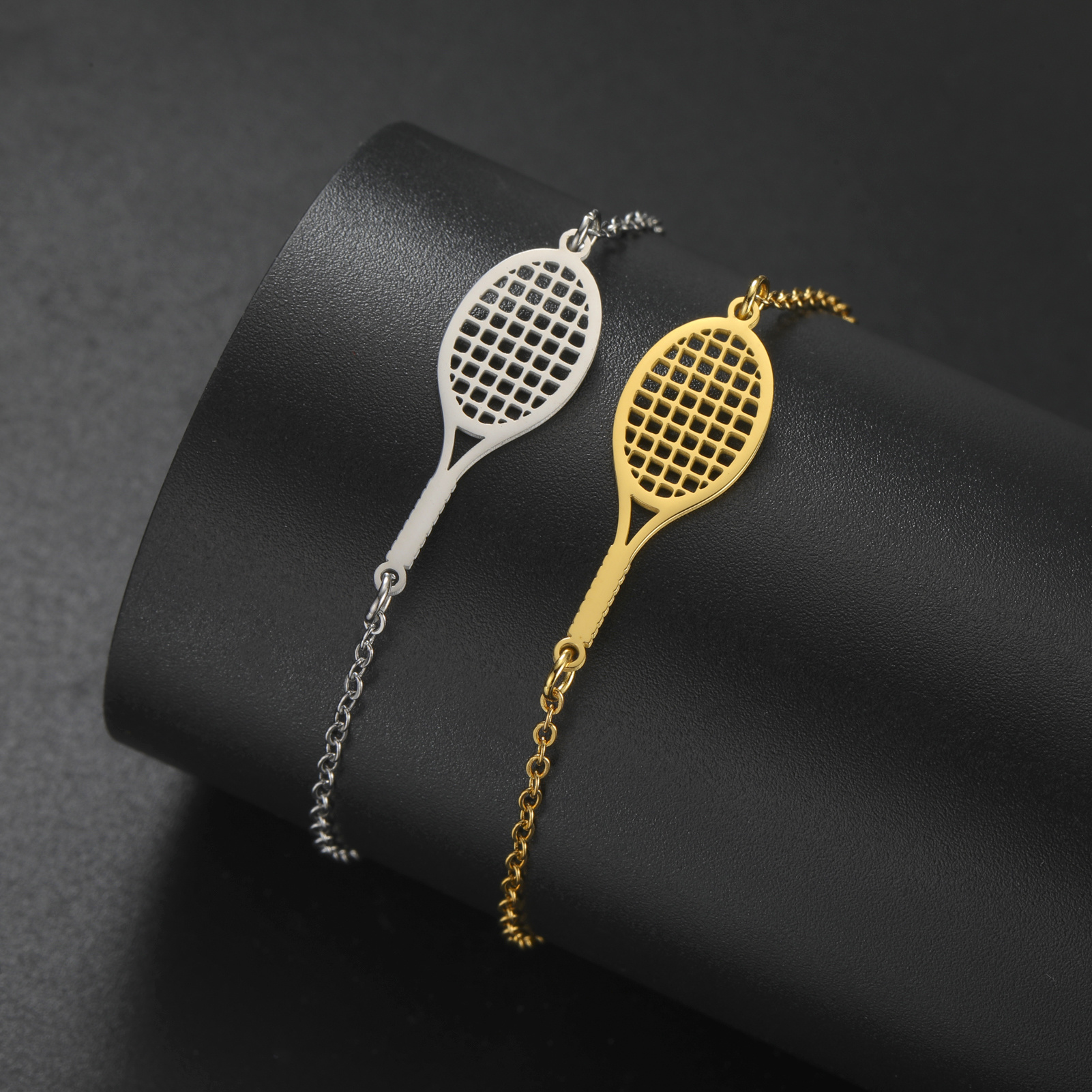 

1pc Amaxer Fashionable Tennis Racquet Pendant Bracelet, Stainless Steel, Unisex Sports Wristband, For Sports Enthusiasts, With Memorabilia Jewelry