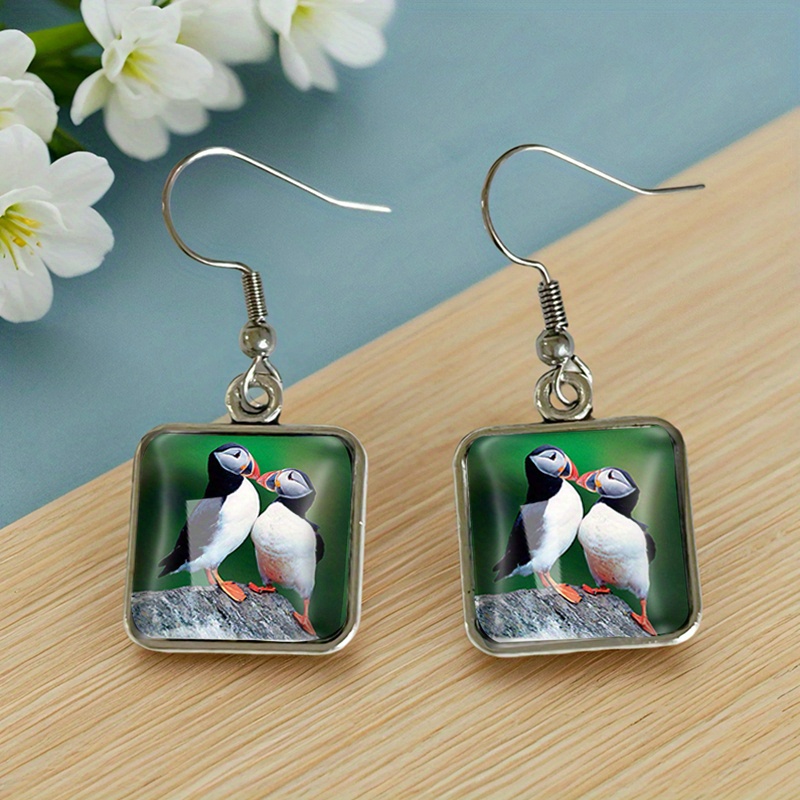 TEMU Boucles d'oreilles faites main tendance avec un crochet carré en verre, ornées d'un design représentant des arctiques s'embrassant, parfaites