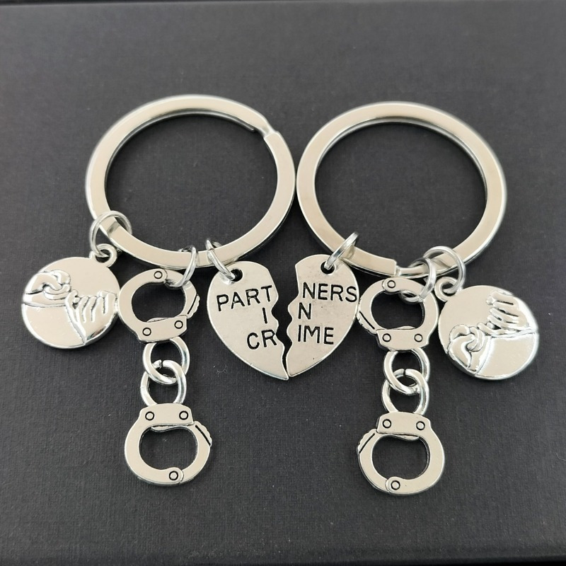 

1 Set Stainless Steel Keychain Set, Handcuff Charms, Key Rings, Valentine's Day Couples Gift, Outdoor Gear Accessories,