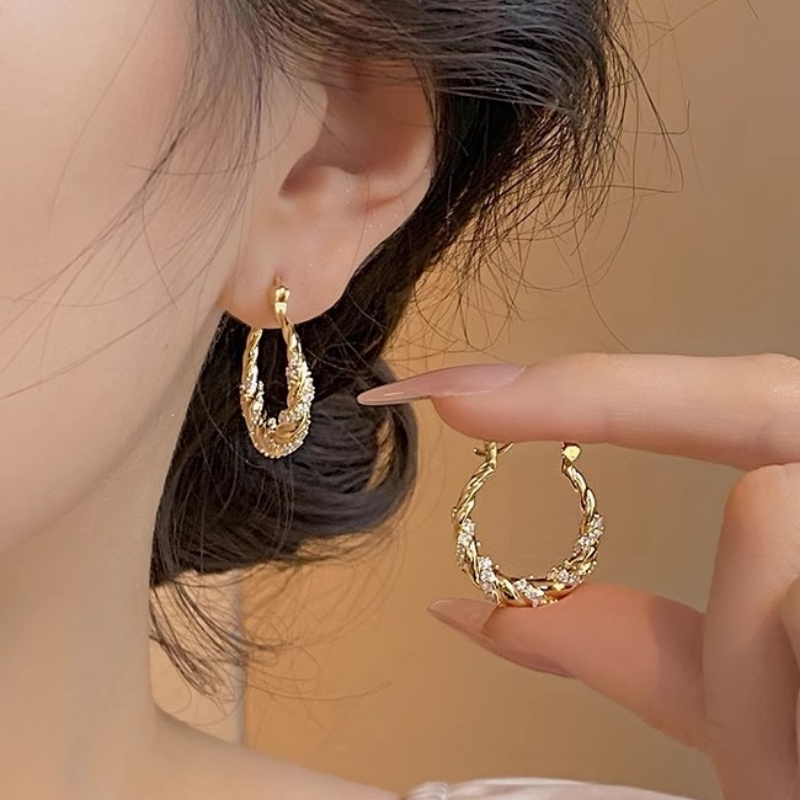 E-shop Exquisite Mikro-Pavé Kubische Synthetische Zirkonia Twist-Kreis Ohrringe für Frauen – Täglich, Party, , Urlaub, Casual Ohrringe Accessoires