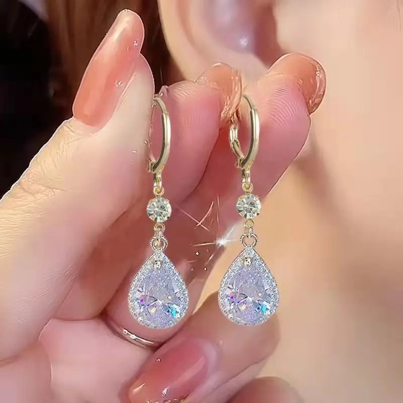 Women's Sparkling Teardrop Synthetic Zirconia Drop Earrings