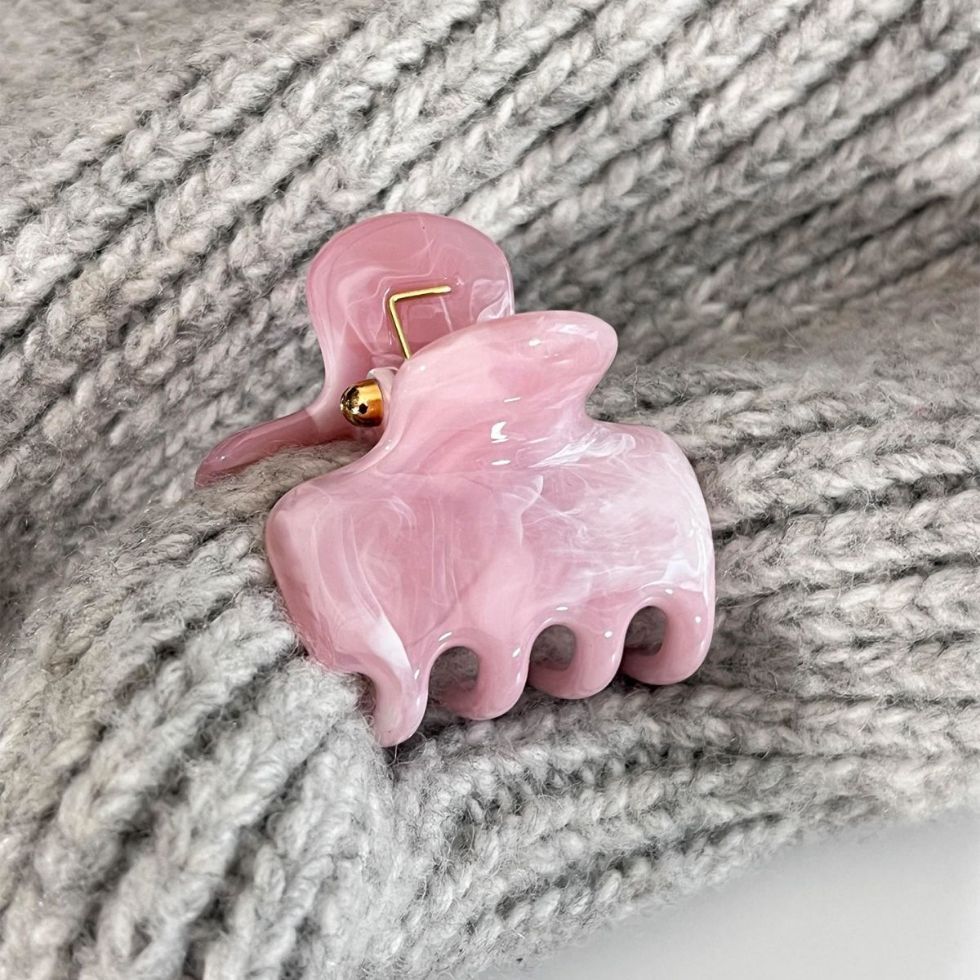 E-shop Kleine Haarspange mit Pony; Sanfte Sakura-Rosa Acht-Spangen; Bernsteinfarbene Seitliche Haarspange für Damen; Einfaches vielseitiges